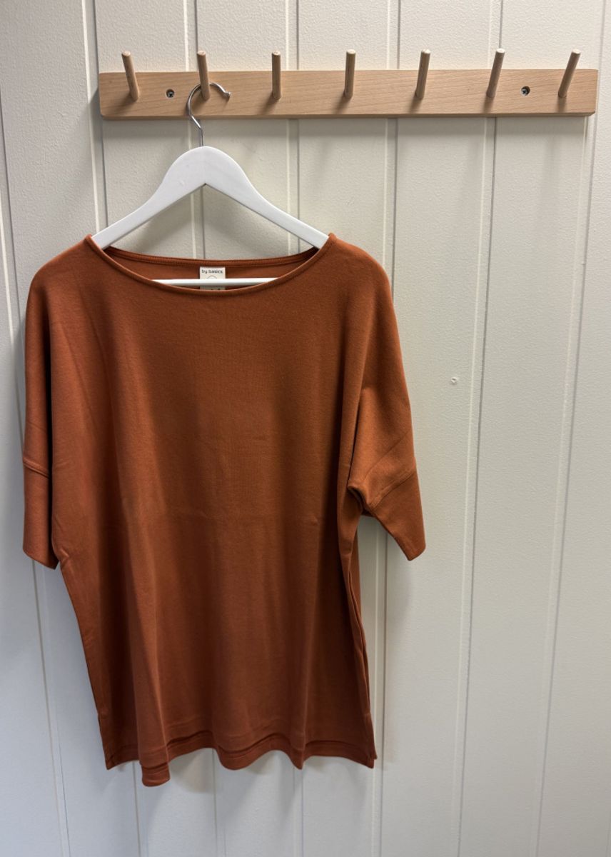 by basic shirt wide w/Boatneck 3/4 organic cotton rust
